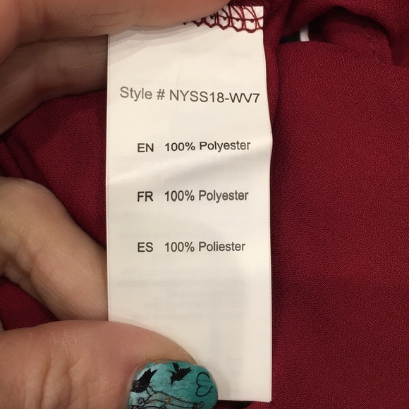 Gorgeous burgundy flowy top - Picture 7 of 8